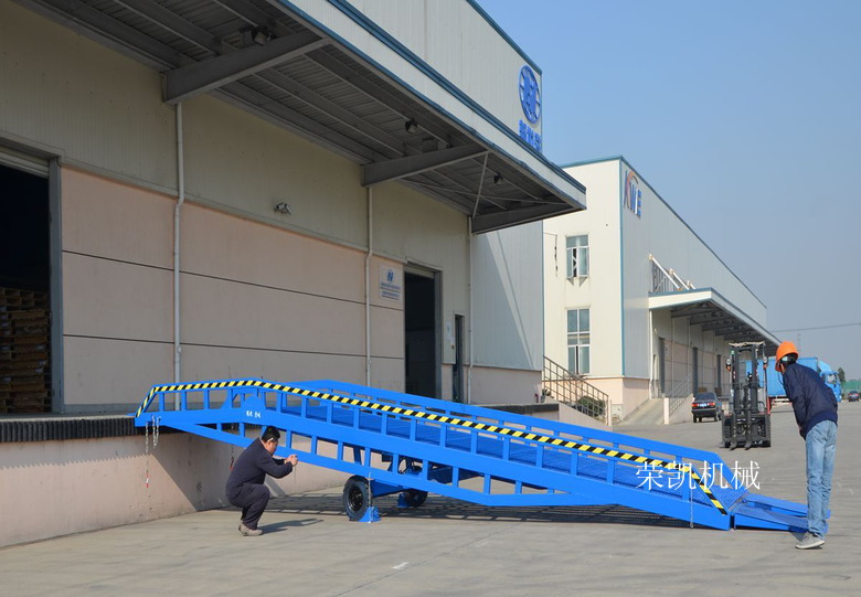 載重10噸移動(dòng)登車橋